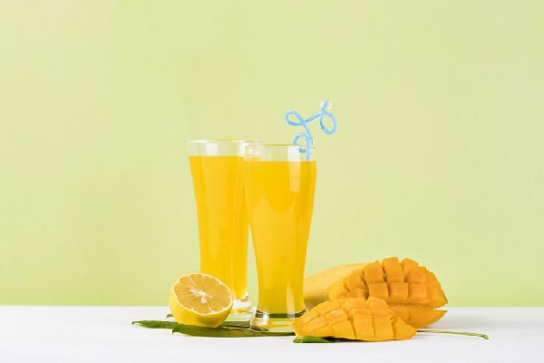 芒果榨汁放水還是牛奶 芒果榨汁怎么做好喝 芒果榨汁放水還是牛奶 芒果榨汁怎么做好喝