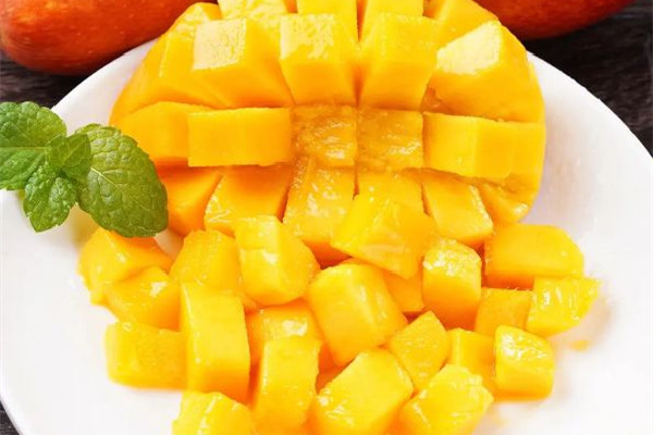 芒果有點(diǎn)黑了還能吃嗎 芒果為什么長(zhǎng)黑斑 芒果有點(diǎn)黑了還能吃嗎 芒果為什么長(zhǎng)黑斑