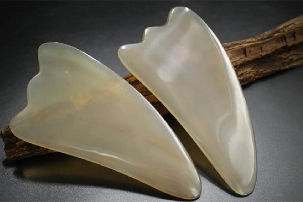 刮痧有顆粒感說明什么 刮痧有小疙瘩正常嗎 刮痧有顆粒感說明什么 刮痧有小疙瘩正常嗎