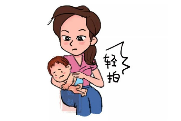 新手爸爸拿狗狗練拍嗝 怎么給寶寶拍嗝 新手爸爸拿狗狗練拍嗝 怎么給寶寶拍嗝