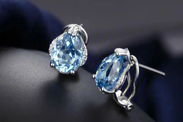 托帕石和海藍(lán)寶的區(qū)別 托帕石是水晶還是寶石 托帕石和海藍(lán)寶的區(qū)別 托帕石是水晶還是寶石