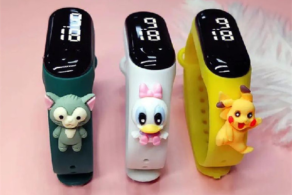 電子手環(huán)怎么充電 電子手環(huán)充電多長時間 電子手環(huán)怎么充電 電子手環(huán)充電多長時間