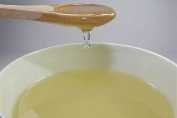 槐花蜜會有一點(diǎn)酸的感覺嗎 槐花蜜會分層嗎 槐花蜜會有一點(diǎn)酸的感覺嗎 槐花蜜會分層嗎