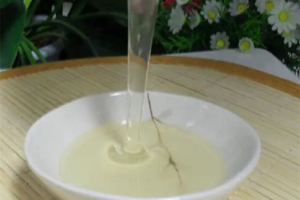 槐花蜜會有一點(diǎn)酸的感覺嗎 槐花蜜會分層嗎 槐花蜜會有一點(diǎn)酸的感覺嗎 槐花蜜會分層嗎