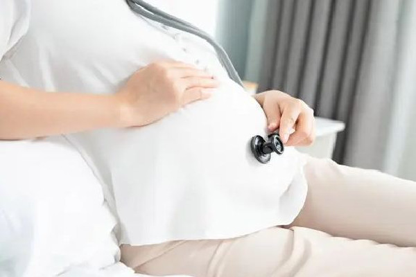 經(jīng)濟(jì)學(xué)家:年輕人不生小孩是不對的 生小孩大概要準(zhǔn)備多少錢 經(jīng)濟(jì)學(xué)家:年輕人不生小孩是不對的 生小孩大概要準(zhǔn)備多少錢