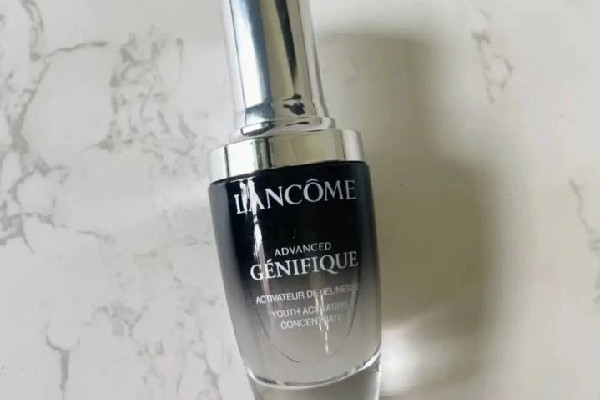 蘭蔻精華液和雅詩蘭黛精華液哪個(gè)好 蘭蔻精華液是精華液?jiǎn)? alt=