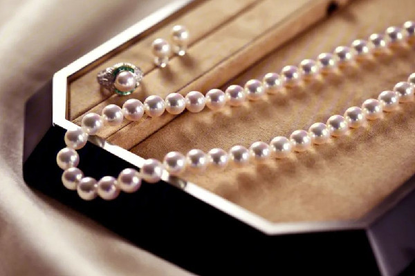 珍珠首飾和黃金首飾哪個(gè)保值 珍珠首飾和黃金首飾可不可以混搭 珍珠首飾和黃金首飾哪個(gè)保值 珍珠首飾和黃金首飾可不可以混搭