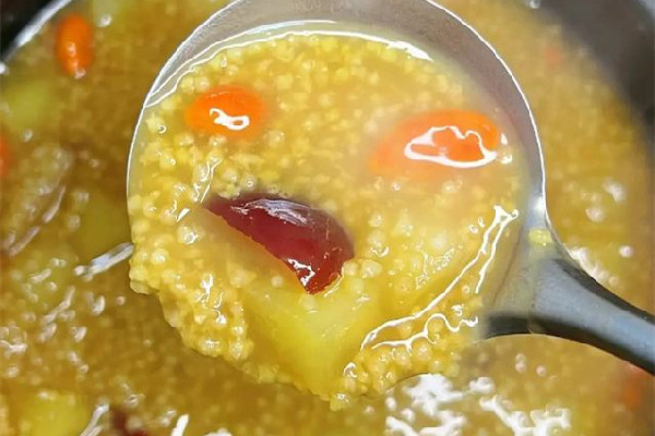 小米粥放堿好還是不放堿好 小米粥放堿面有什么好處 小米粥放堿好還是不放堿好 小米粥放堿面有什么好處