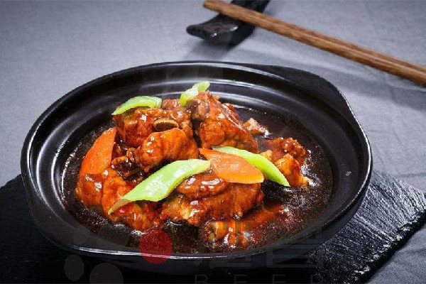 女子稱吃黃燜排骨發(fā)現(xiàn)滿嘴是蛆 黃燜排骨的做法和配料 女子稱吃黃燜排骨發(fā)現(xiàn)滿嘴是蛆 黃燜排骨的做法和配料