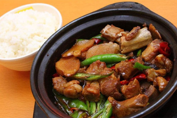 女子稱吃黃燜排骨發(fā)現(xiàn)滿嘴是蛆 黃燜排骨的做法和配料 女子稱吃黃燜排骨發(fā)現(xiàn)滿嘴是蛆 黃燜排骨的做法和配料