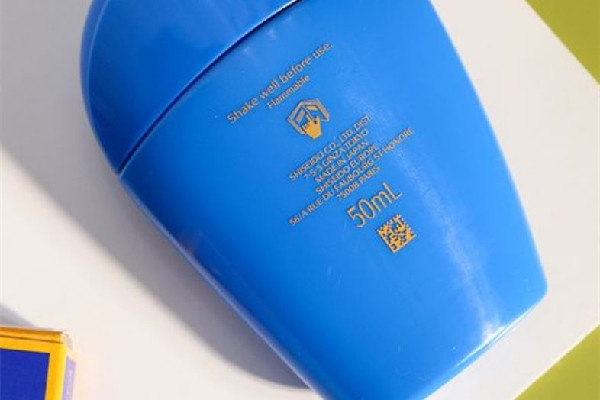 資生堂藍胖子防曬霜可以用洗面奶洗掉嗎 資生堂藍胖子防曬霜用什么洗掉 資生堂藍胖子防曬霜可以用洗面奶洗掉嗎 資生堂藍胖子防曬霜用什么洗掉