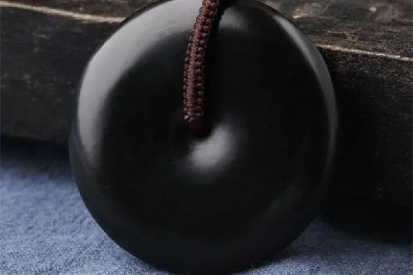 墨玉會(huì)透光嗎 墨玉戴久了會(huì)有變化嗎 墨玉會(huì)透光嗎 墨玉戴久了會(huì)有變化嗎