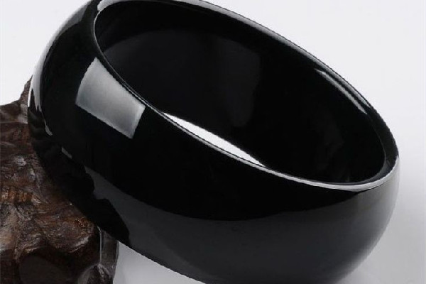 墨玉可以辟邪嗎 墨玉適合多大年齡戴 墨玉可以辟邪嗎 墨玉適合多大年齡戴