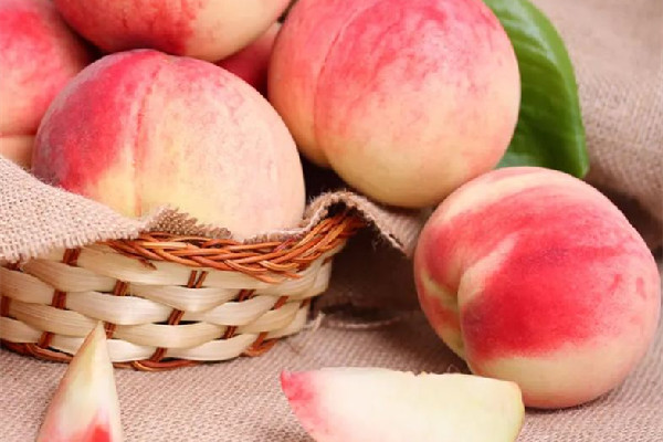 毛桃放幾天會甜 毛桃放冰箱里用洗嗎 毛桃放幾天會甜 毛桃放冰箱里用洗嗎