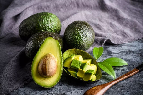 牛油果怎么看熟不熟 牛油果買什么樣的好 牛油果怎么看熟不熟 牛油果買什么樣的好