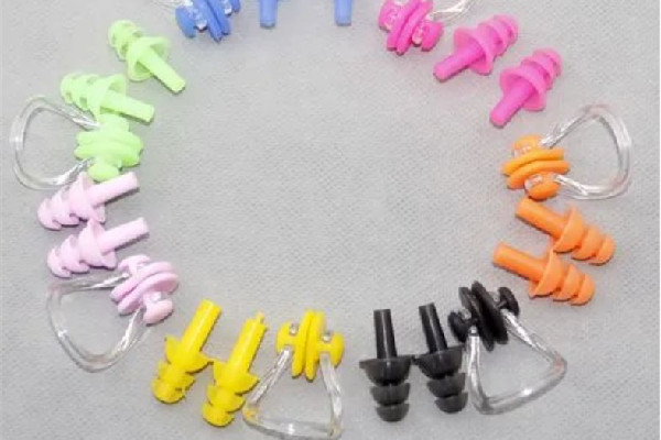 游泳耳塞會(huì)不會(huì)碰到耳膜 游泳耳塞對(duì)耳朵有沒(méi)有傷害 游泳耳塞會(huì)不會(huì)碰到耳膜 游泳耳塞對(duì)耳朵有沒(méi)有傷害