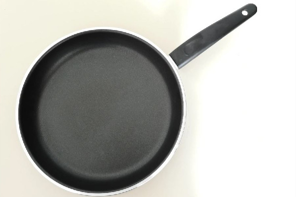 平底鍋是生鐵好還是熟鐵好 平底鍋什么材質(zhì)的好用安全 平底鍋是生鐵好還是熟鐵好 平底鍋什么材質(zhì)的好用安全