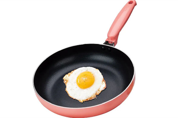 平底鍋鍋底的黑垢怎么去除 平底鍋每次用完怎么清洗 平底鍋鍋底的黑垢怎么去除 平底鍋每次用完怎么清洗