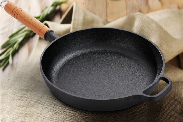 平底鍋生銹了怎么去除 平底鍋生銹了還能用嗎 平底鍋生銹了怎么去除 平底鍋生銹了還能用嗎