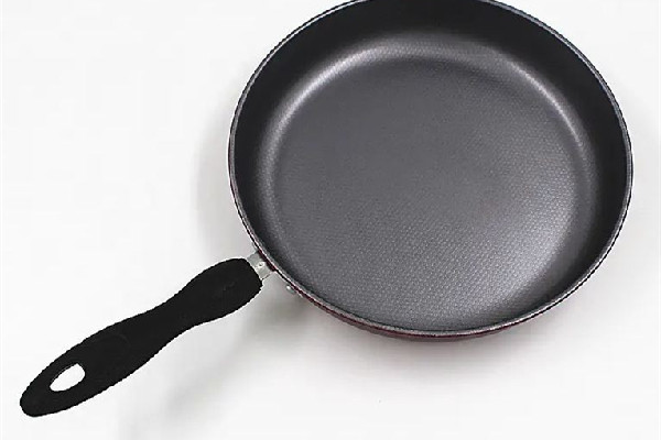 平底鍋的涂層掉了鍋還能用嗎 平底鍋有涂層好還是無涂層好 平底鍋的涂層掉了鍋還能用嗎 平底鍋有涂層好還是無涂層好