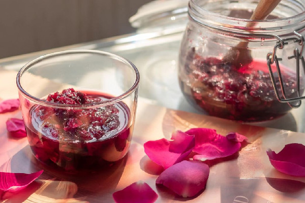 玫瑰花醬的功效和作用 玫瑰花醬可以美白嗎 玫瑰花醬的功效和作用 玫瑰花醬可以美白嗎
