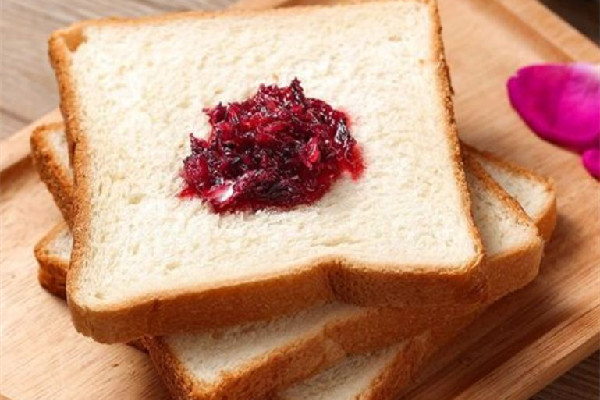 玫瑰花醬是什么味道 玫瑰花醬會(huì)不會(huì)上火 玫瑰花醬是什么味道 玫瑰花醬會(huì)不會(huì)上火