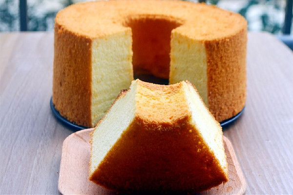 戚風(fēng)蛋糕烤好了要立即拿出來貼膜嗎 戚風(fēng)蛋糕烤多久 戚風(fēng)蛋糕烤好了要立即拿出來貼膜嗎 戚風(fēng)蛋糕烤多久