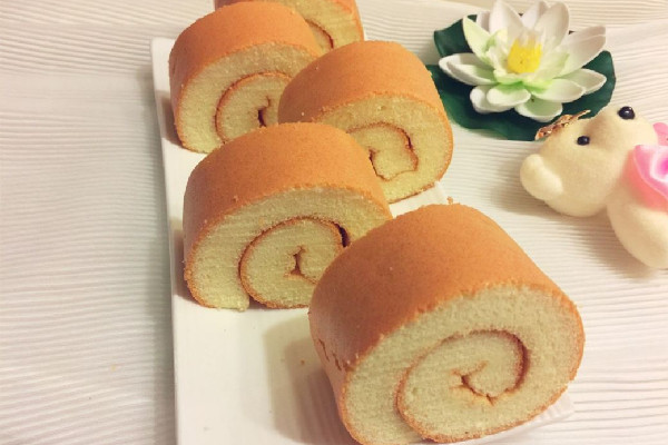 蛋糕卷蛋白打發(fā)到什么程度 蛋糕卷蛋白打硬點(diǎn)好還是打軟一點(diǎn)好 蛋糕卷蛋白打發(fā)到什么程度 蛋糕卷蛋白打硬點(diǎn)好還是打軟一點(diǎn)好