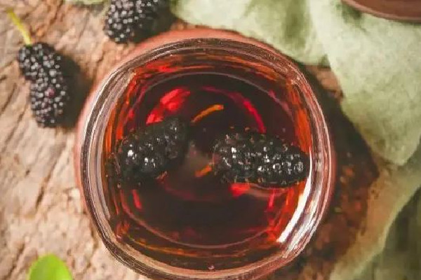 桑葚酒和葡萄酒哪個酒更好 桑葚酒和葡萄酒能一起喝嗎 桑葚酒和葡萄酒哪個酒更好 桑葚酒和葡萄酒能一起喝嗎