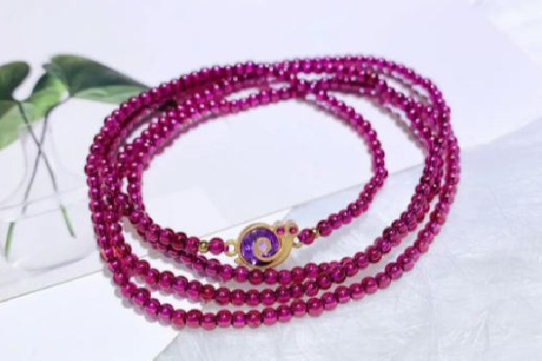 紫牙烏是什么寶石 紫牙烏是水晶嗎 紫牙烏是什么寶石 紫牙烏是水晶嗎