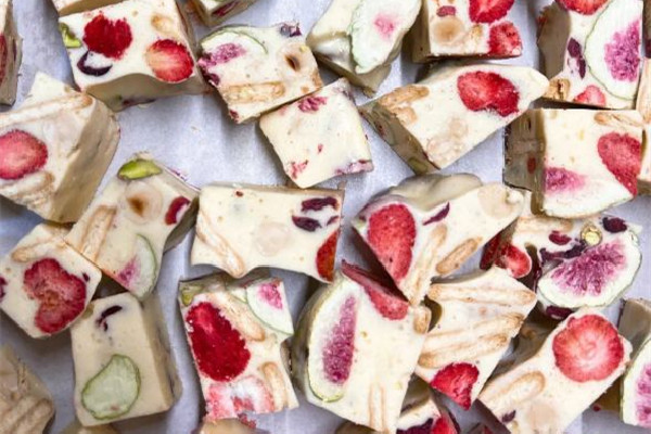 雪花酥要放涼多久才切塊 雪花酥切的時(shí)候拉絲是怎么回事 雪花酥要放涼多久才切塊 雪花酥切的時(shí)候拉絲是怎么回事