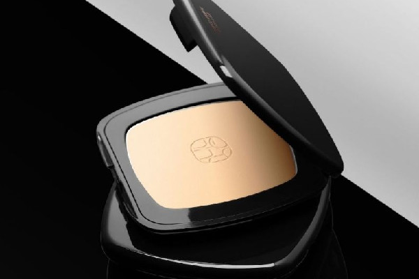 粉餅可以用散粉刷上妝嗎 粉餅不好取粉怎么辦 粉餅可以用散粉刷上妝嗎 粉餅不好取粉怎么辦