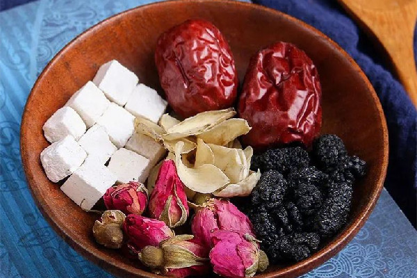 桑葚茶要放幾顆 桑葚茶和什么搭配最好